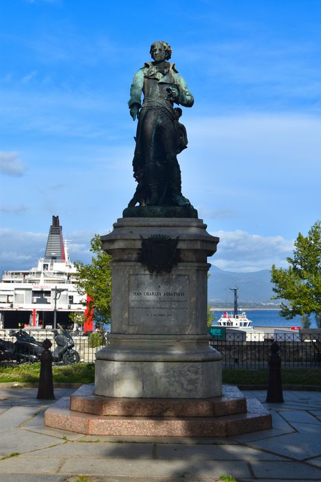 Statue du général Abbatucci : Statue du général Abbatucci : Vue générale