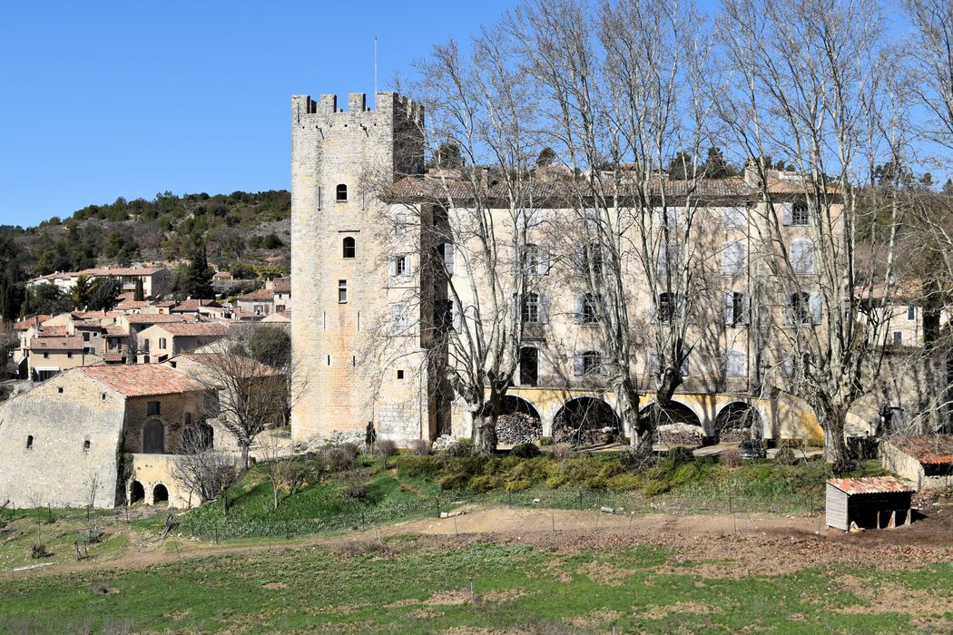 Château d'Esparron : Ensemble est, vue générale