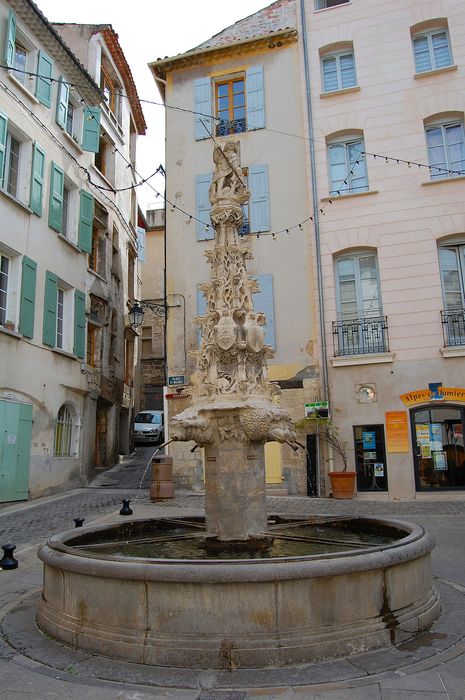 Fontaine Saint-Michel : Vue générale