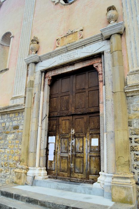 Eglise Sainte-Marguerite : Portail occidental, vue générale