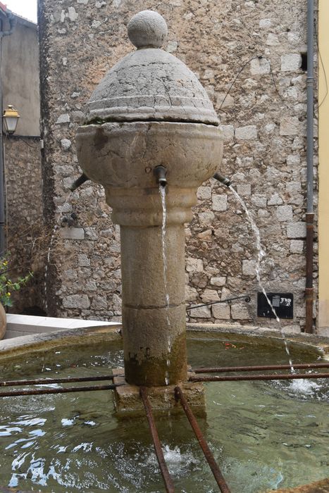 Place Lascaris : Fontaine, vue partielle