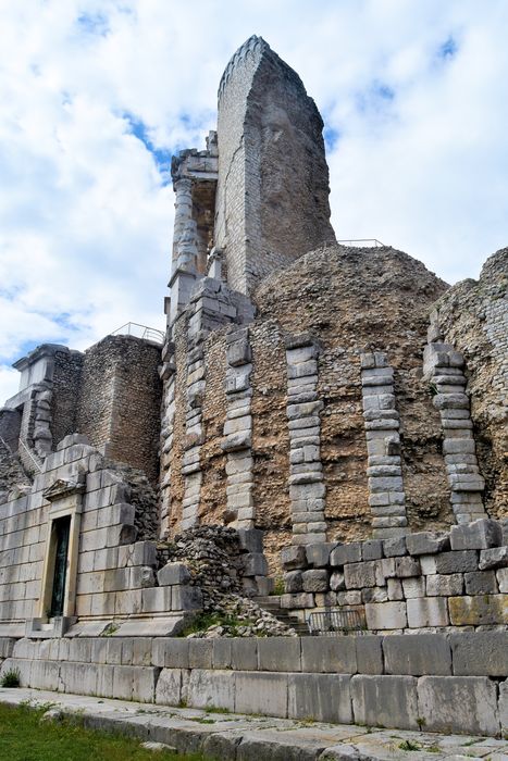 Ruines du Trophée d'Auguste : Ensemble sud, vue partielle