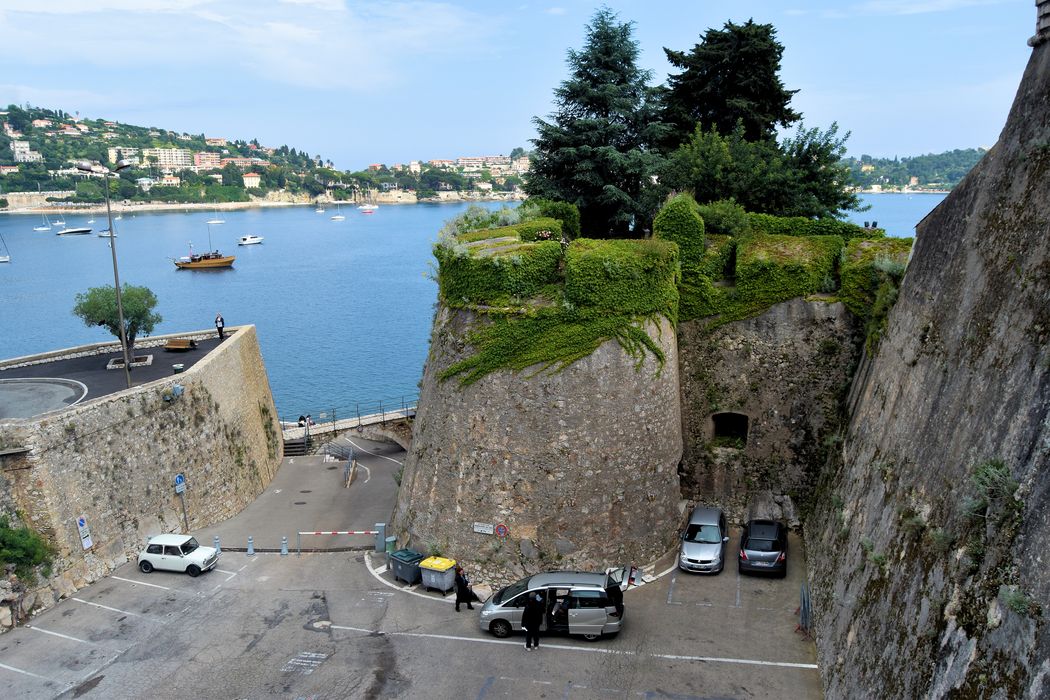 Citadelle (ancienne) : Face et flanc gauches du bastion 4 vus du pont de l'entrée