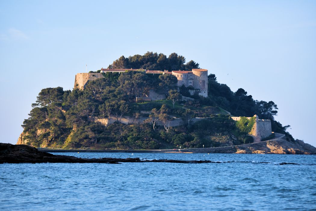 Fort de Brégançon et îlot qui le supporte