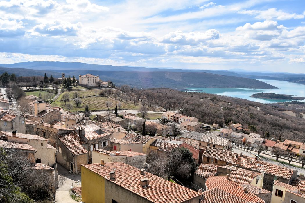 Château : Vue générale du château dans son environnement depuis le nord-ouest