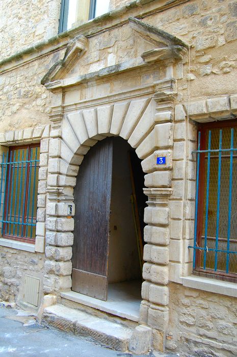 Hôtel : Porte d'accès sur rue, vue générale