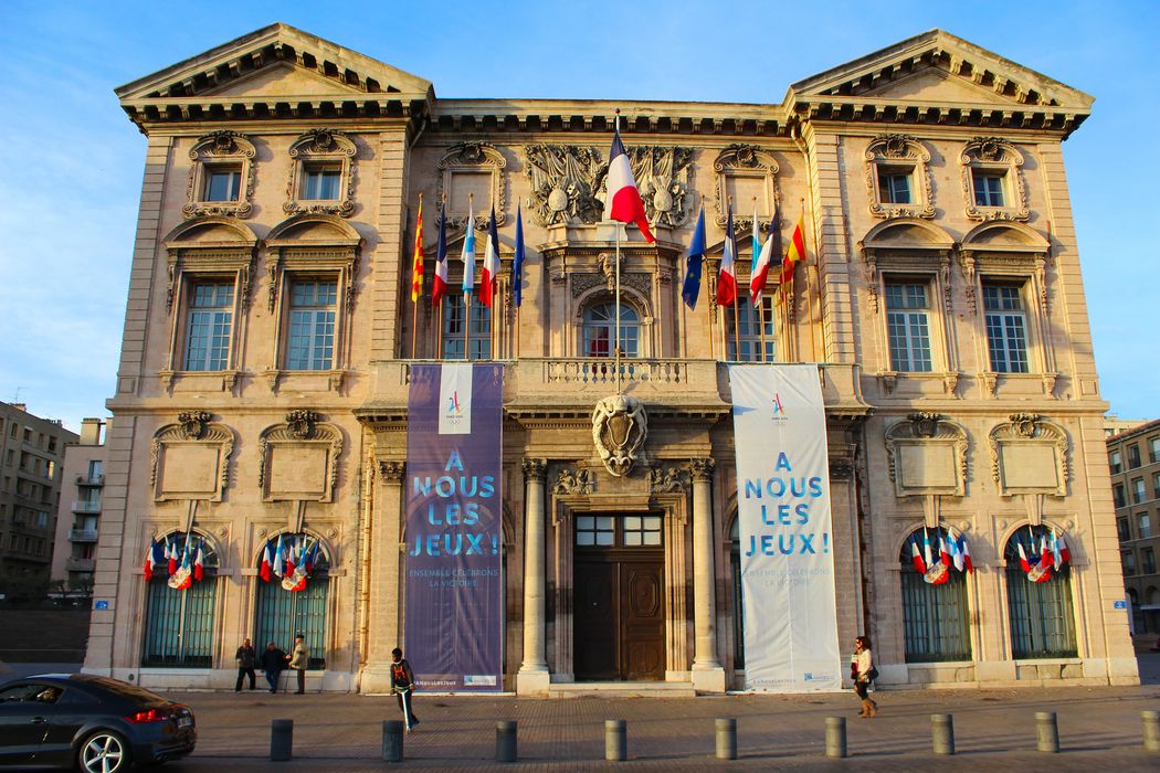 Hôtel de ville : Façade sud, vue générale