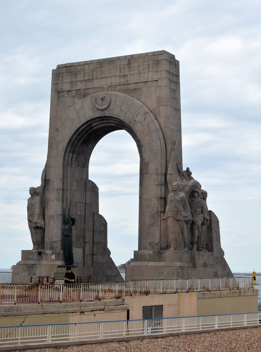 Monument aux héros de l'armée d'Orient et des terres lointaines : Vue générale