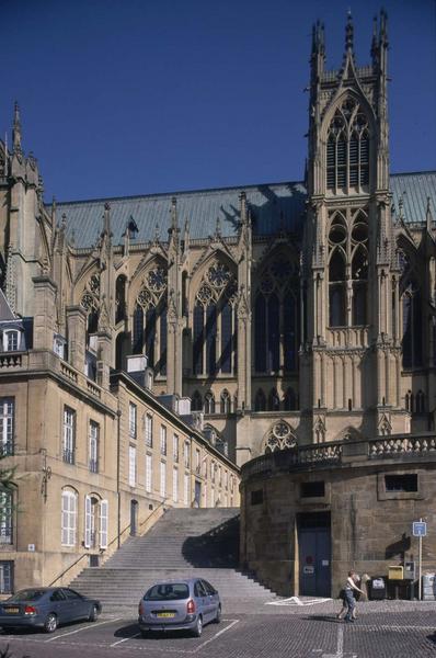 Transept nord sur rue