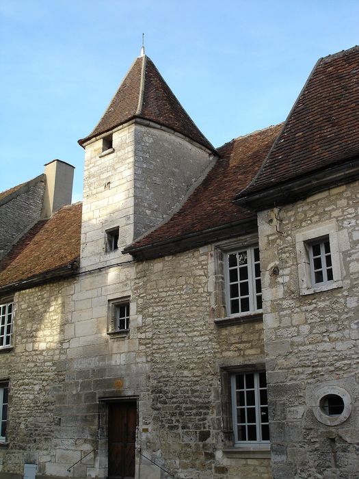 Maison dite de l'Obédiencerie : Façade ouest sur rue, vue partielle