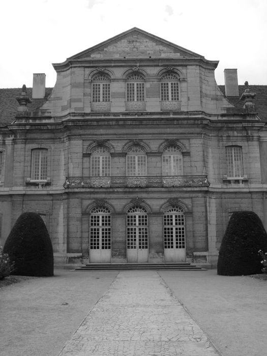 Ancienne Abbaye : Bâtiments abbatiaux, façade est, avant-corps central, vue générale