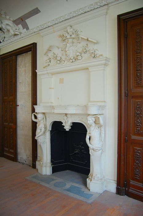 Hôtel de Cambacérès ou de Bragelongue : Salon, détail d'une cheminée