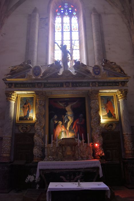 retable latéral de la chapelle sud, tableaux : Crucifixion (la), saint Pierre, saint Paul