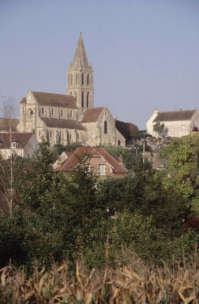 Ensemble sud-ouest et clocher, maisons environnantes