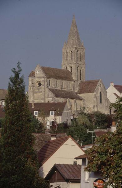 Ensemble sud-ouest et clocher, maisons environnantes