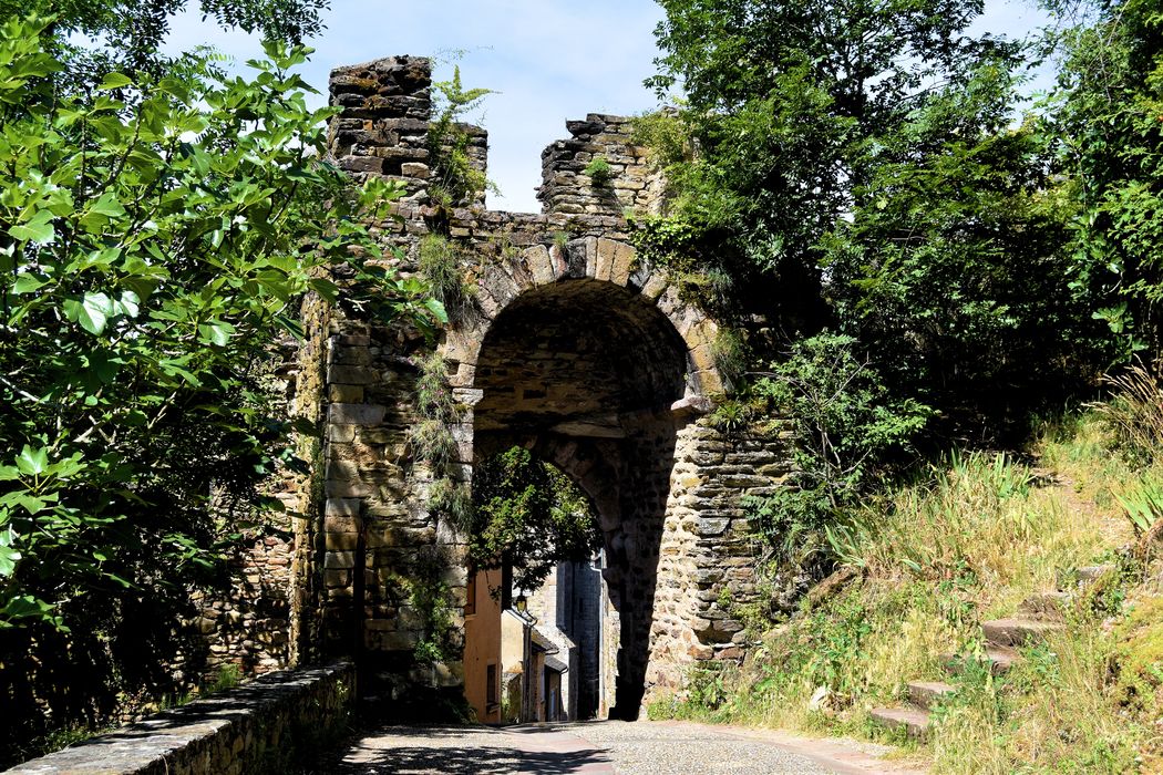 Porte de ville, élévation est, vue générale