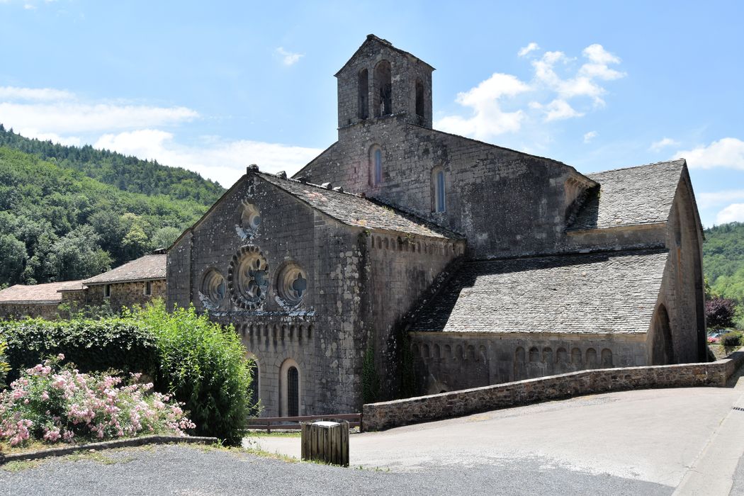 Ancienne abbaye : Eglise abbatiale, chevet, vue générale