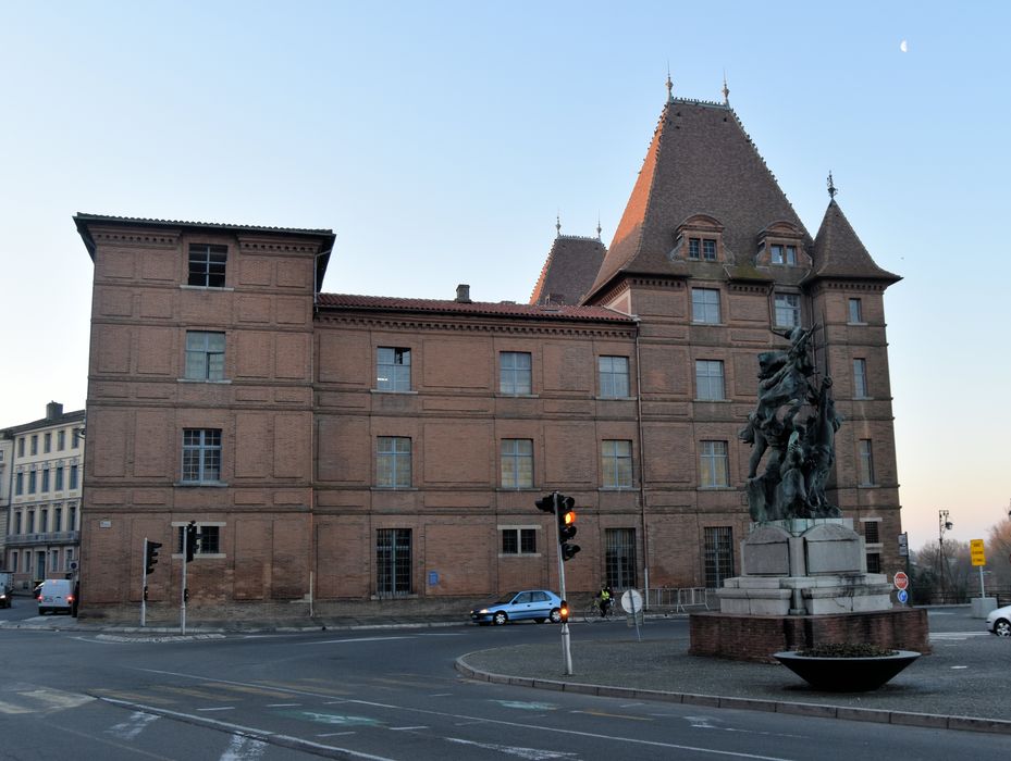 Ancien palais épiscopal, ancien Hôtel de ville : Façade nord, vue générale