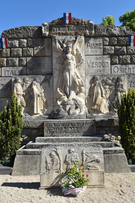 Monument aux morts : Vue partielle