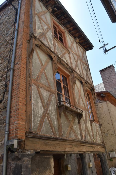 Maison : Façade sur rue, vue partielle