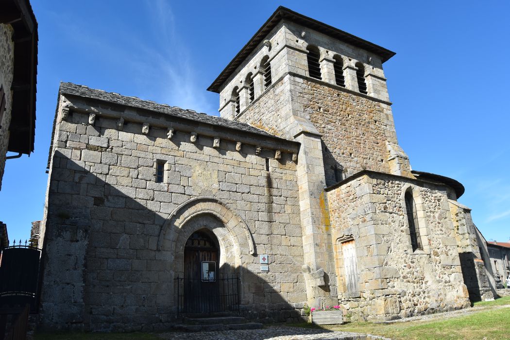 Eglise Saint-Victor : Façade latérale sud, vue générale