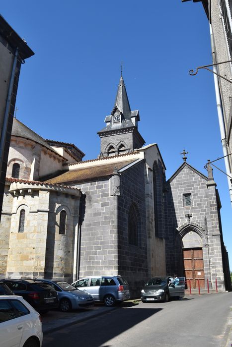 Eglise Saint-Etienne : Façade latérale nord, vue partielle