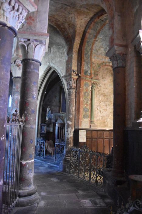 Eglise Saint-Etienne : Déambulatoire, vue partielle