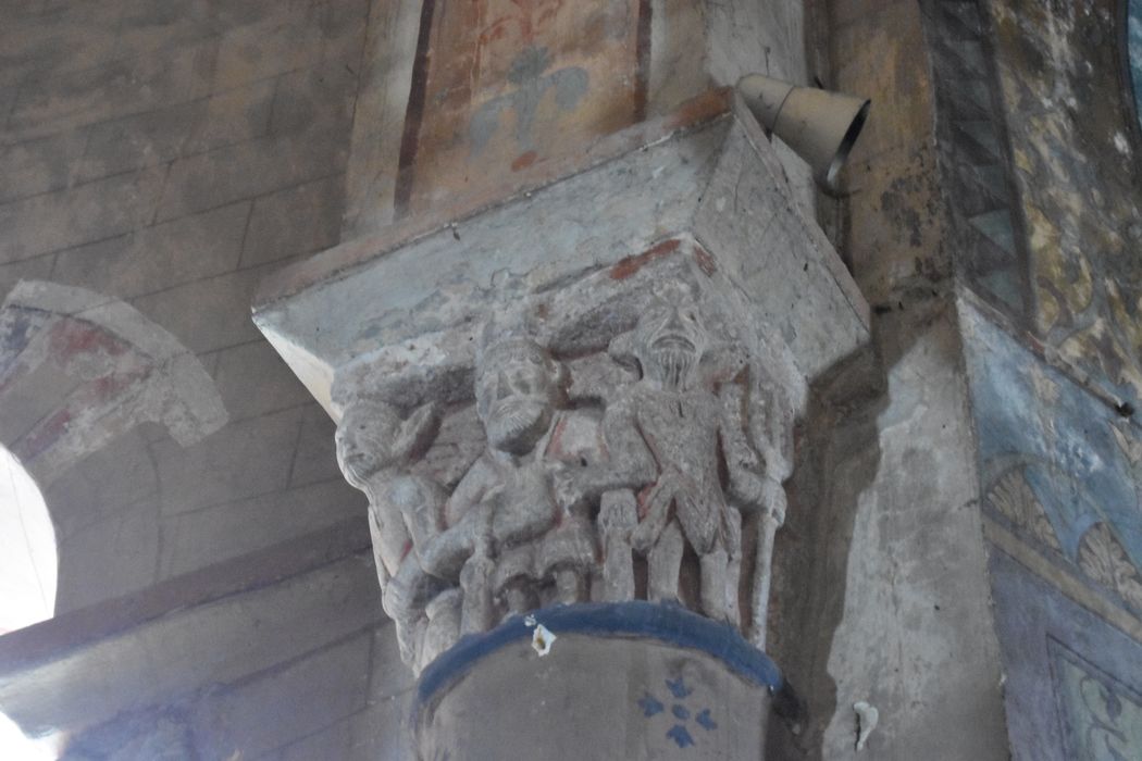 Eglise Saint-Etienne : Chapelle axiale, détail d'un chapiteau sculpté