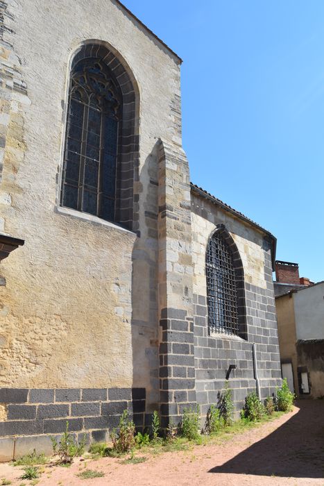 Eglise Saint-Etienne : Façade latérale sud, vue partielle