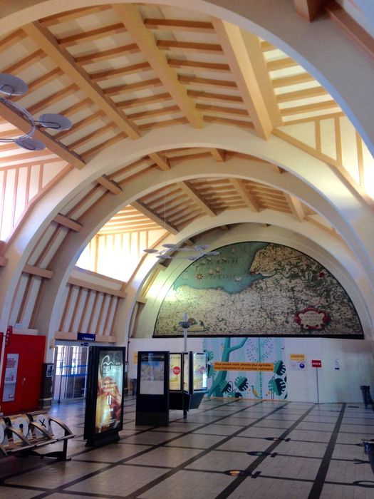 Gare SNCF de Trouville – Deauville : Hall des voyageurs, vue générale