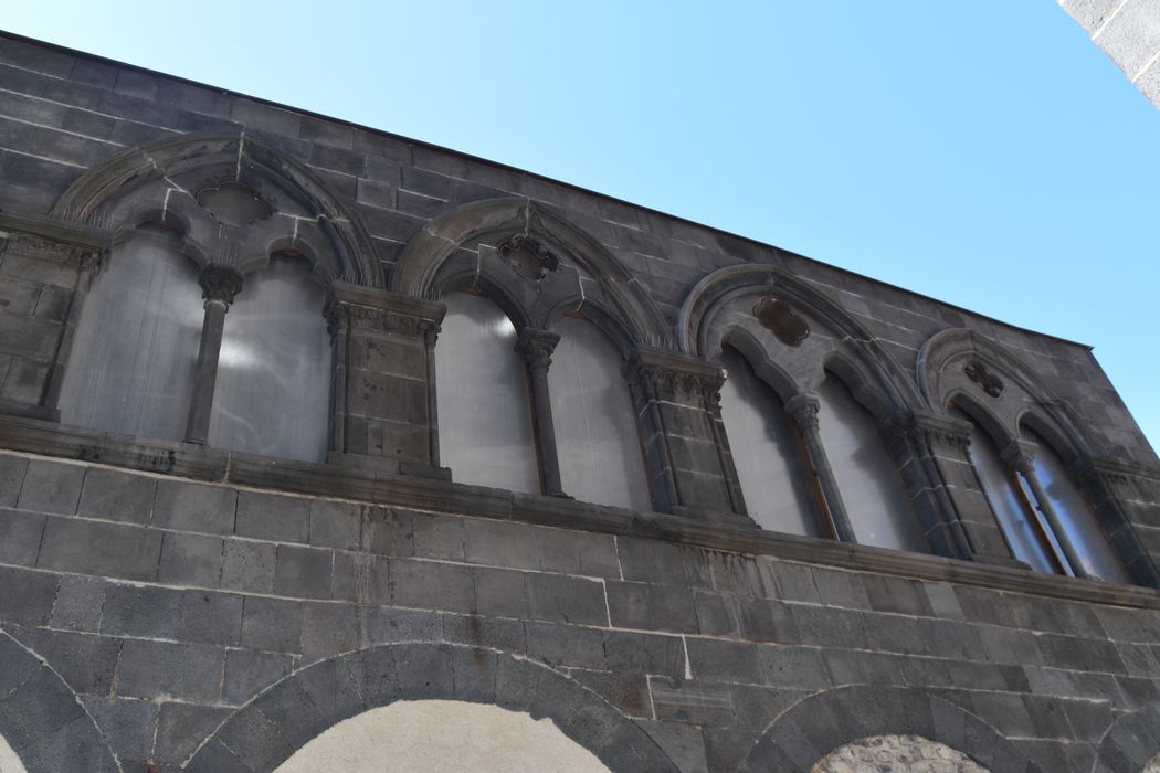 Hôtel de la Chanterie, à Montferrand : Façade sur rue, vue partielle