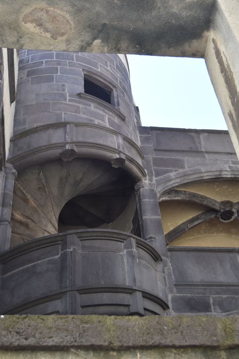 Maison ou hôtel de Lignat, à Montferrand : Cour intérieure, vue partielle