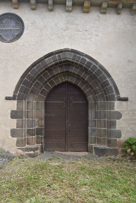 Eglise Saint-Mary de Colamine : Portail d'accès sud, vue générale