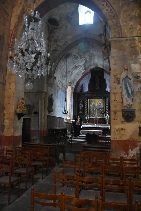 Eglise Sainte-Couronne : Nef, vue partielle