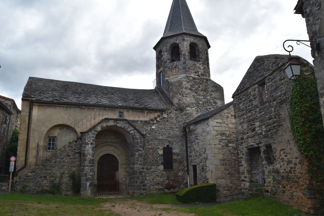 Eglise Sainte-Couronne : Ensemble ouest, vue générale