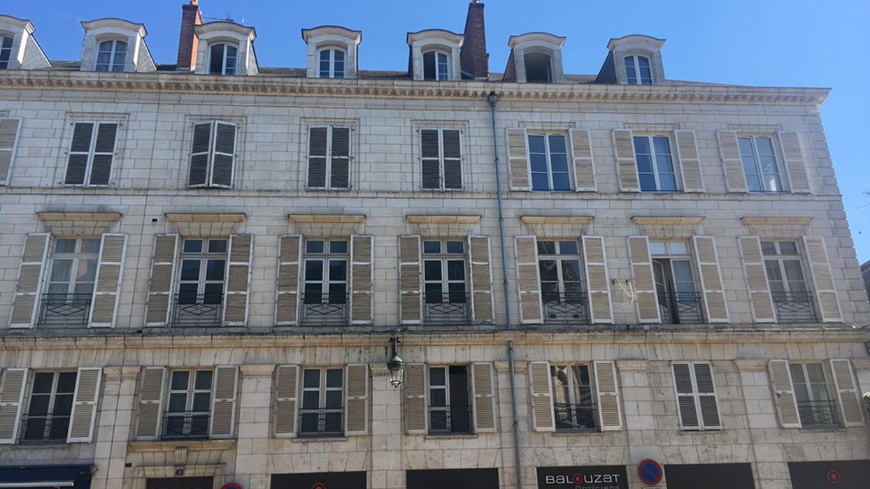 Immeubles : Façade sur rue, vue partielle