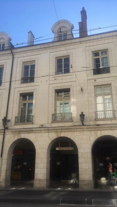 Maison : Façade sur rue, vue générale