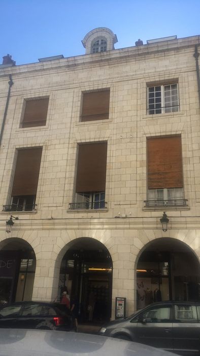 Maison : Façade sur rue, vue générale