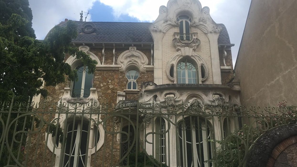 Maison Art Nouveau : Façade sur rue, vue partielle