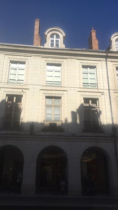 Maison : Façade sur rue, vue générale