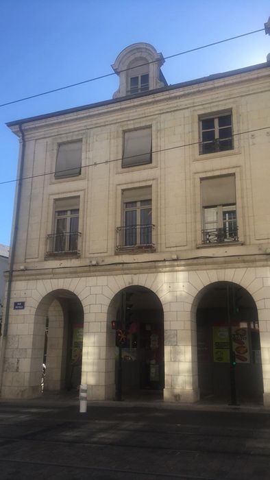 Maison : Façade sur rue, vue générale