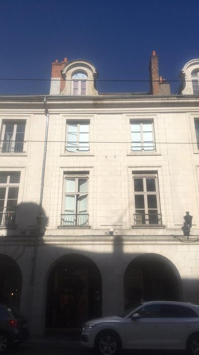 Maison : Façade sur rue, vue générale