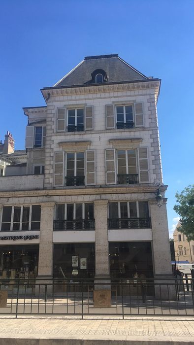 Immeuble : Façade sur rue, vue générale