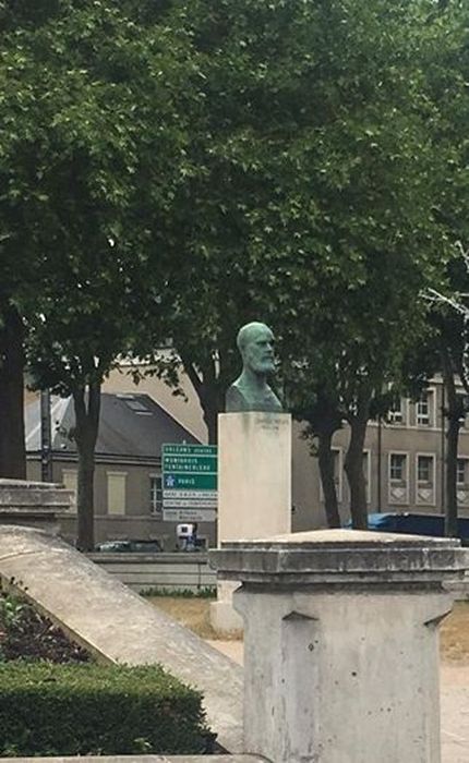 Monument à Charles Péguy : Vue générale