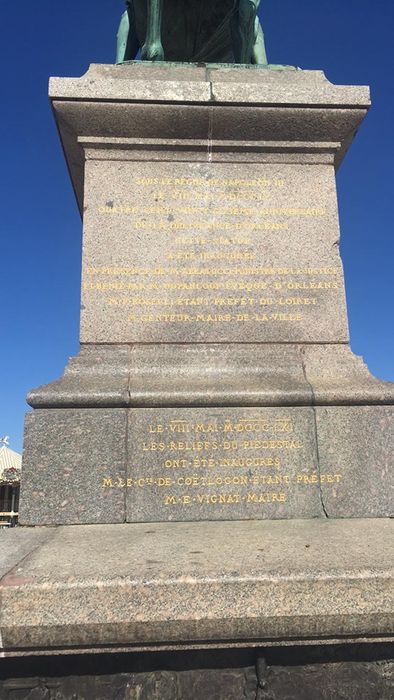 Monument équestre à Jeanne d'Arc, vue partielle du socle