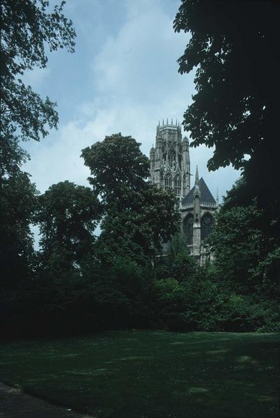 Vue éloignée sur le clocher