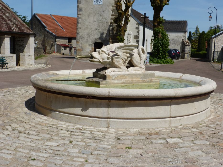 Fontaine, vue générale