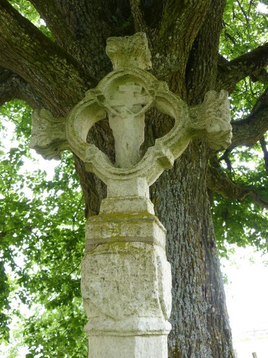 Croix de chemin, vue partielle