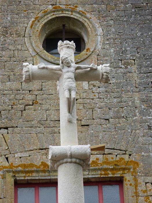 Croix monumentale, vue partielle