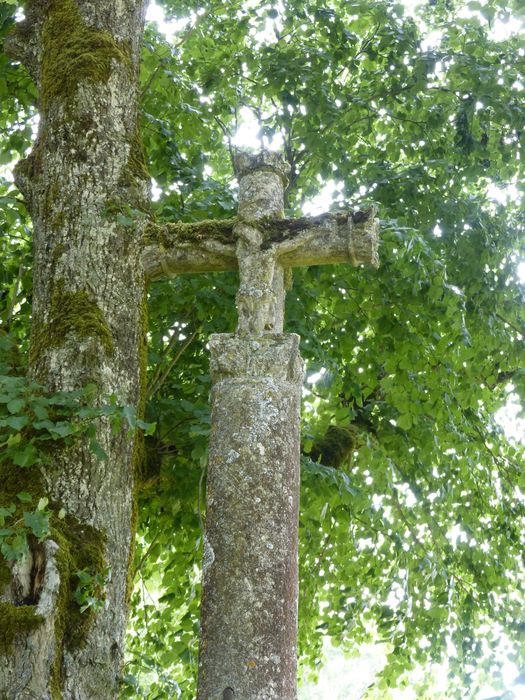 "Croix dit "de la Vierge", vue partielle"